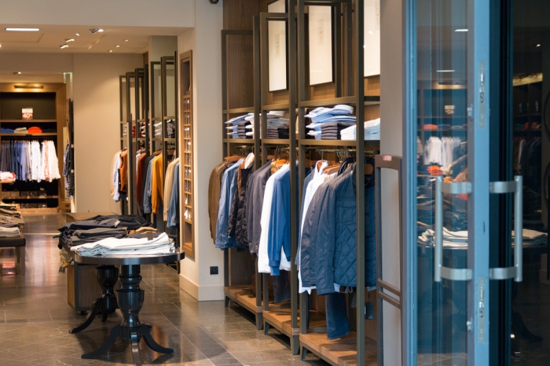 ecommerce-ROUBION-min_shop_clothes_clothing_shopping_mall_shopping_kielce_crown_poland-862477